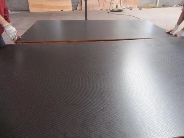 Ván ép phủ phim chống trượt Wiremesh